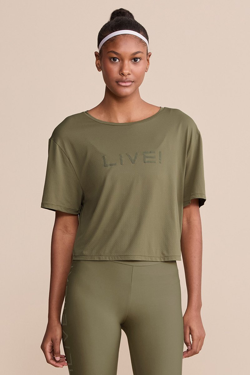 【 OMMO】VOLUME SLEEVE FOOD BZ(KHAKI/38) Camiseta Cropped Fitness Live! Icon Comfort Verde Olive