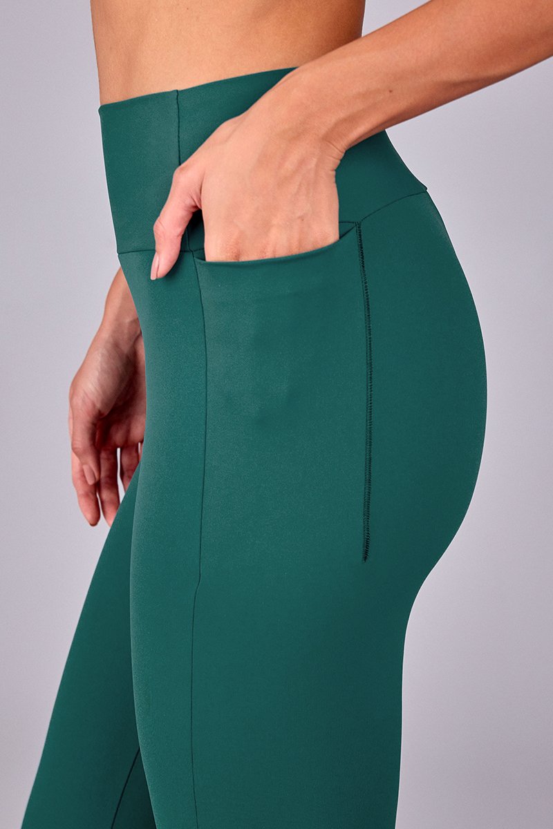 GREENCLOTHING ii (イイ) Calça Legging Alto Giro Estampa e Bolso Lateral Verde